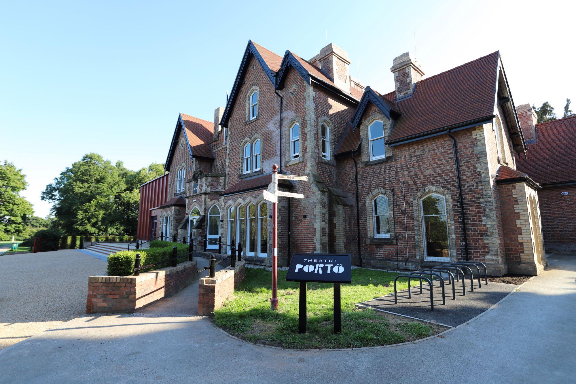 Theatre Porto UK (4) Photo Credit Sam Hutchinson